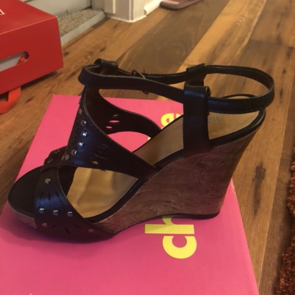 Shoes - Picture 3 of 4